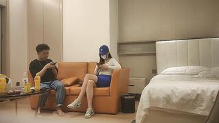 【我有一台拖拉机】20岁，体重108，175CM模特，翘臀美腿身材无敌，仙丹加持后入爆操，两个奶子直晃动
